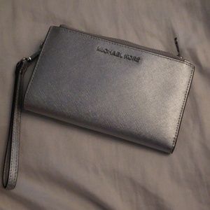 Wristlet